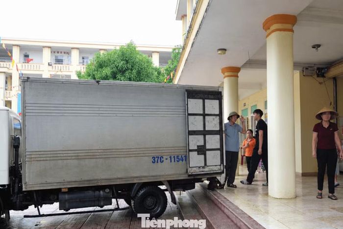 Một số trường học ở Nghệ An sử dụng suất ăn do đơn vị bên ngoài cung cấp thay cho việc tổ chức nấu ăn tại trường.