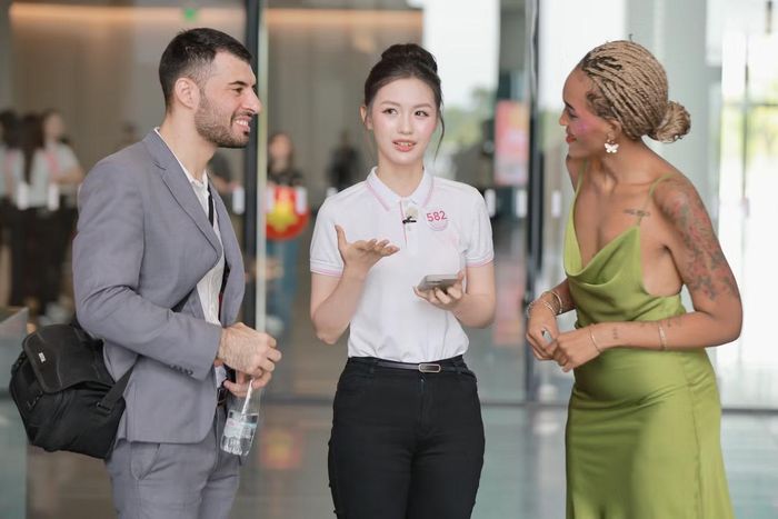 Vị khách khẳng định sẽ giới thiệu trải nghiệm tại bảo tàng với những người khác. Với Nguyễn Thái Anh Thư, điều khiến cô tự hào sau trải nghiệm không chỉ là hoàn thành thử thách mà còn có cơ hội đứng ở vị trí người kể chuyện lịch sử.