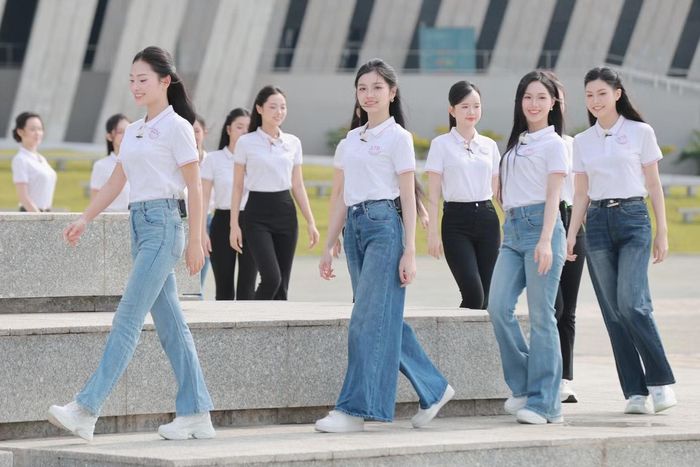 Trong khuôn khổ vòng chung khảo Hoa hậu Việt Nam 2026, các thí sinh có một ngày trải nghiệm tại Bảo tàng Lịch sử Quân sự Việt Nam, tìm hiểu những dấu mốc lịch sử và câu chuyện phía sau các hiện vật được lưu giữ tại đây.