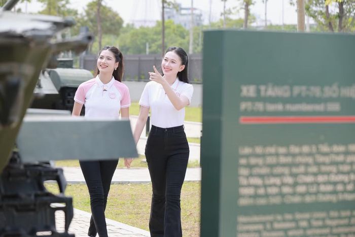 Hệ thống trưng bày giới thiệu lịch sử quân sự Việt Nam qua nhiều giai đoạn, từ thời kỳ dựng nước, giữ nước đến các cuộc kháng chiến chống thực dân Pháp, đế quốc Mỹ và quá trình xây dựng, bảo vệ Tổ quốc.