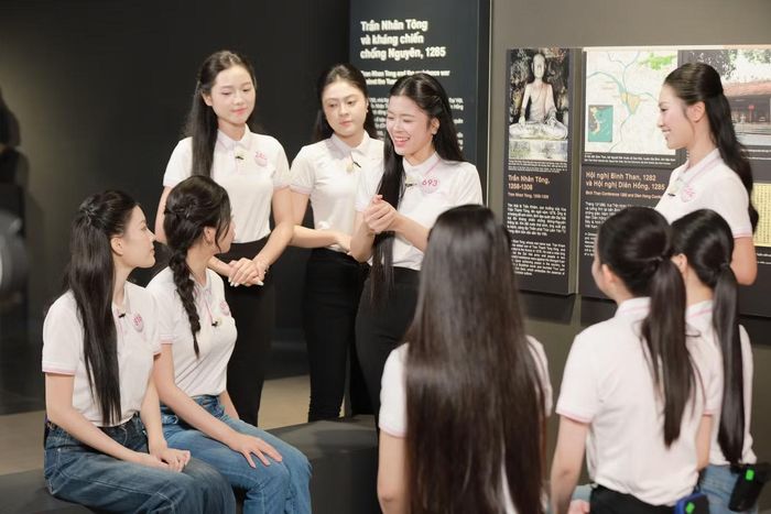 “Đây là nhiệm vụ thử thách khi chỉ có 60 phút để dựng kịch bản, lên góc quay, chỉnh sửa video. Đây là cơ hội cho em học hỏi và cùng các đồng đội ngày càng gắn kết hơn trong cuộc thi”, thí sinh Lê Phương Nghi chia sẻ.