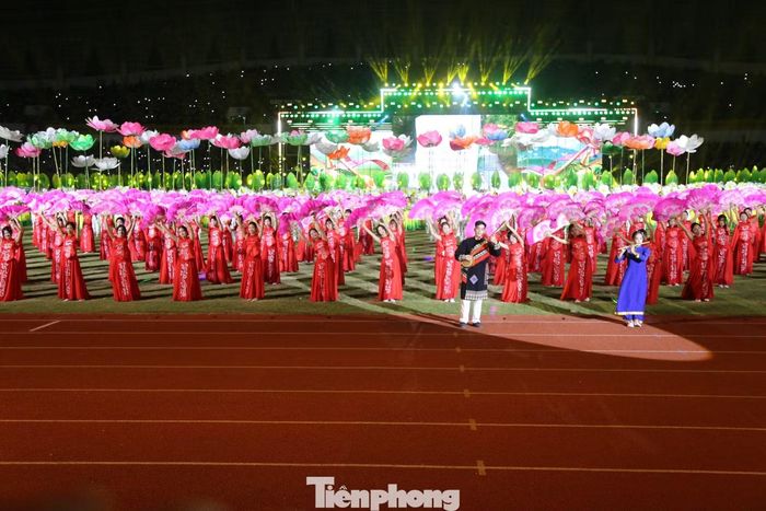 Màn đồng diễn nghệ thuật với chủ đề: “Khát vọng Thái Nguyên - Tỏa sáng thể thao”