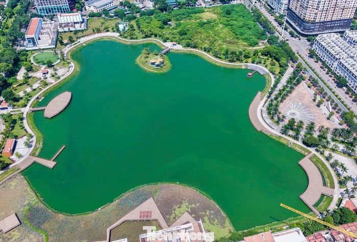 Hồ điều hòa Mễ Trì - Đồng Bông 2 có tổng mức đầu tư gần 400 tỉ đồng, được xây dựng trên diện tích khoảng 17,2 ha, trong đó diện tích mặt nước khoảng 12 ha.