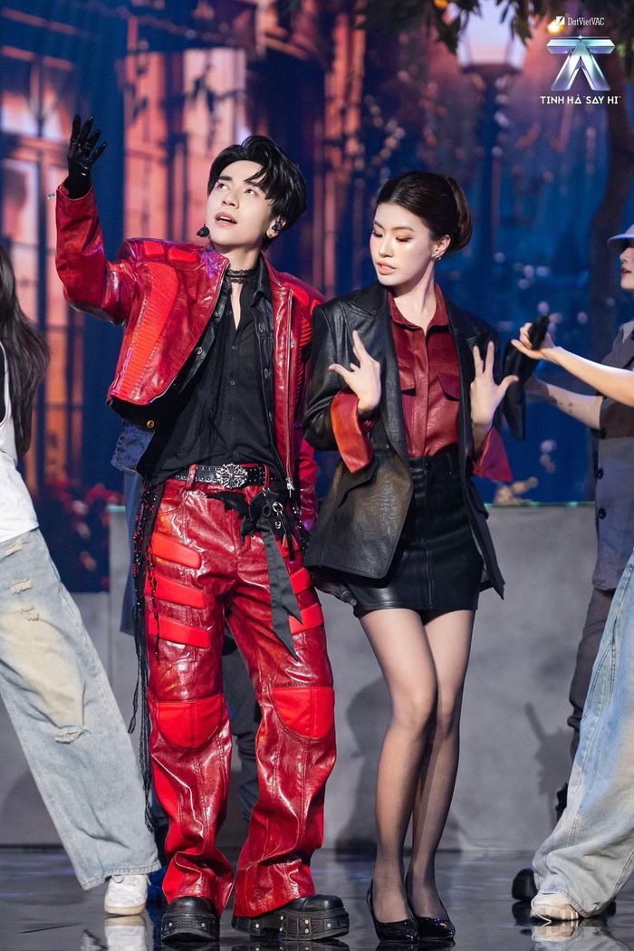  Pháo xuất hiện trong Casting với vai nữ đạo diễn tổ chức buổi tuyển vai, hoàn thiện ý tưởng phim trường của Quang Hùng MasterD. Màn kết hợp gây bùng nổ nhất chung kết Tinh hà say hi khép lại 10 tiết mục của tập 13. Top 16 cùng trở lại sân khấu chào khán giả, kết thúc Live stage 5 sau nhiều lần thay đổi đội hình và thử sức với các thể loại âm nhạc. Kết quả chung cuộc sẽ được công bố trong đêm trao giải truyền hình trực tiếp lúc 20h ngày 2/10. 
