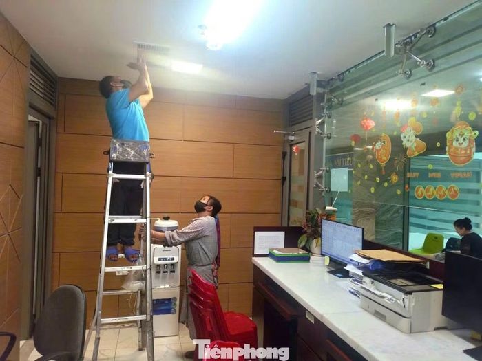 Nhà thầu huy động công nhân hỗ trợ bệnh viện vệ sinh cửa hồi hệ thống điều hoà theo hướng phòng ngừa
