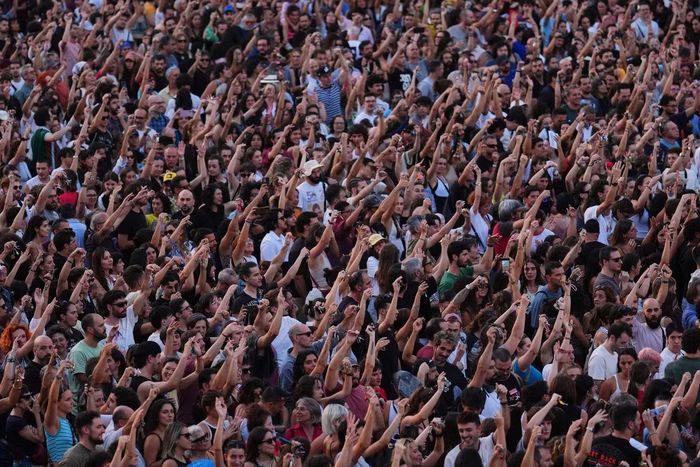 Đám đông biểu tình ở Madrid ngày 26/9. (Ảnh: AP)