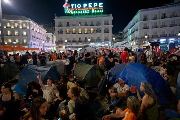Đám đông biểu tình ở Madrid ngày 26/9. (Ảnh: AP)