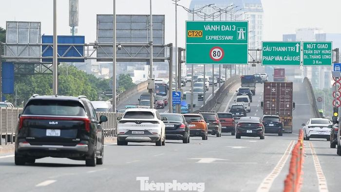 Việc này đồng nghĩa cách xử lý khi phương tiện gặp sự cố trên tuyến cũng phải thay đổi. Cục CSGT cho rằng phương án cần được đánh giá tổng thể về tốc độ, phân làn, biển báo, tín hiệu và các điều kiện an toàn trước khi lựa chọn.