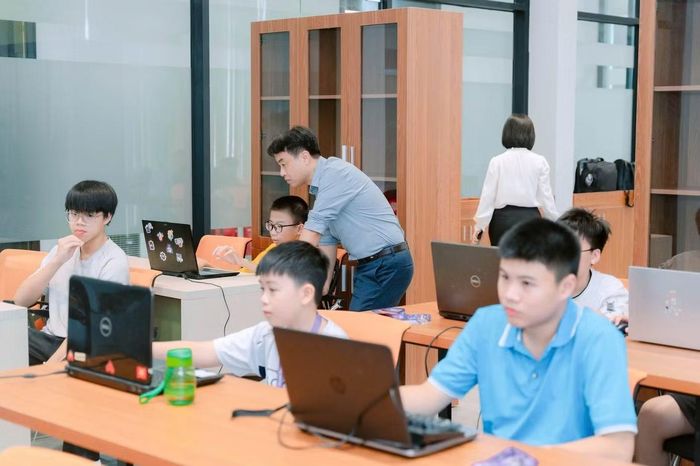 Lớp học hoàn toàn miễn phí, bước đầu đã có gần 200 học sinh tiểu học đăng ký tham gia.