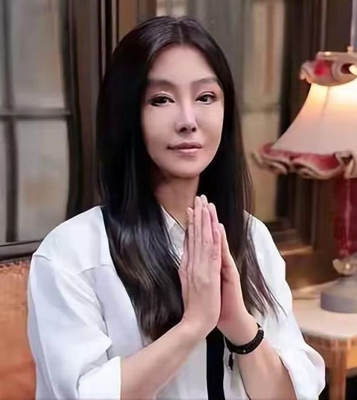 Vương Tổ Hiền chia sẻ cô đã 59 tuổi và rời khỏi giới giải trí hơn 20 năm, ngoại hình không còn là điều cô quan tâm.