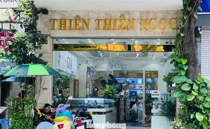 Tiệm cương mở lại nhưng hầu như rất vắng khách