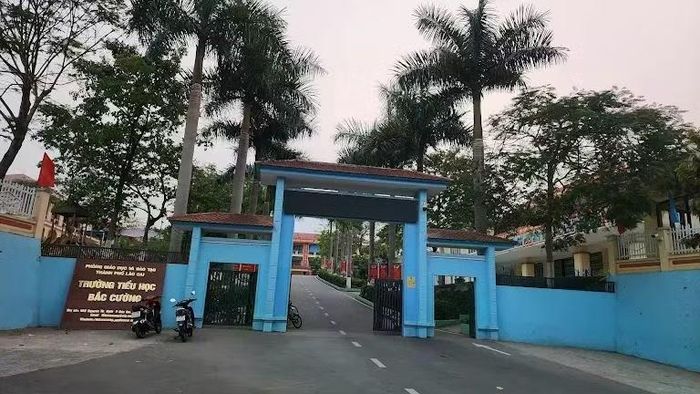 Trường Tiểu học Bắc Cường tại phường Cam Đường, tỉnh Lào Cai chủ động theo dõi sức khỏe học sinh khi có phản ánh. Ảnh: NTCC.