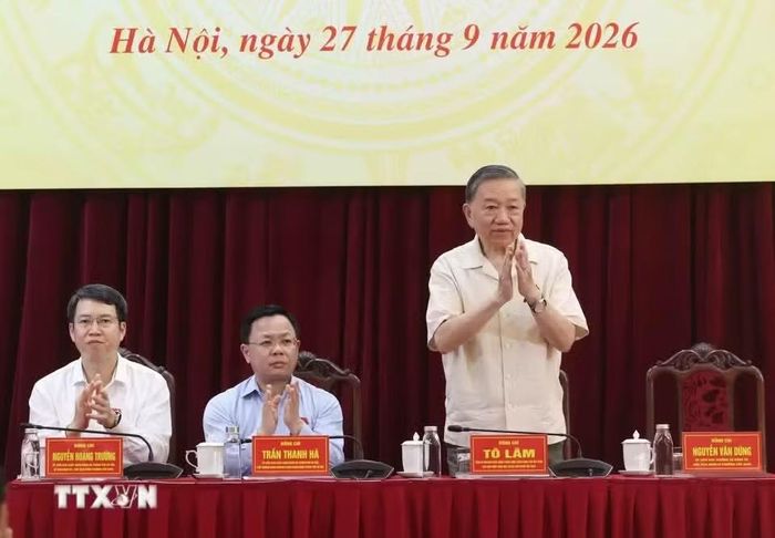 Tổng Bí thư, Chủ tịch nước Tô Lâm và các đại biểu Quốc hội thành phố Hà Nội - Đơn vị bầu cử số 1 dự Hội nghị tiếp xúc cử tri. Ảnh: Thống Nhất/TTXVN.
