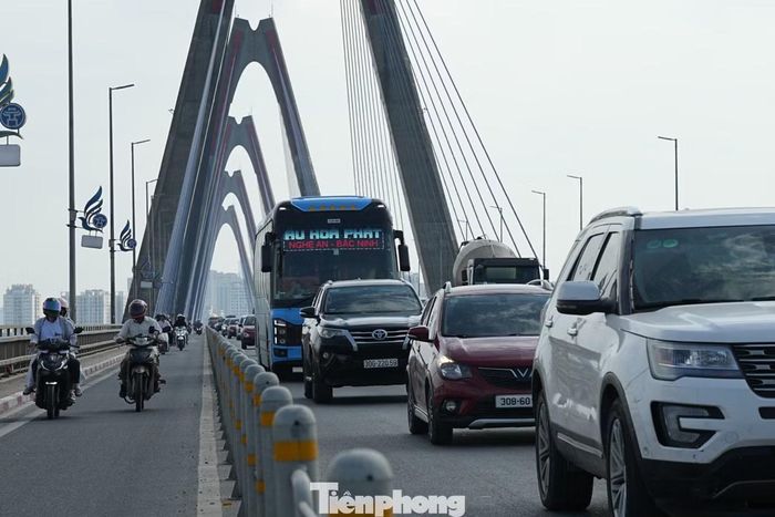Lý giải việc tạm thu hồi, lãnh đạo Sở Xây dựng Hà Nội cho biết cần tiếp tục tuyên truyền để người tham gia giao thông hiểu rõ mục đích của hệ thống biển, do một bộ phận người dân lo ngại có thể bị xử phạt.