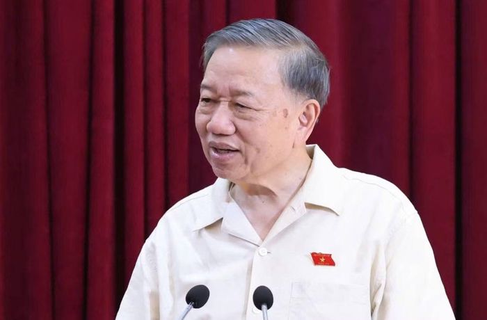 Tổng Bí thư, Chủ tịch nước Tô Lâm trao đổi với cử tri nhiều vấn đề quan trọng của Hà Nội và đất nước. Ảnh: Minh Châu.