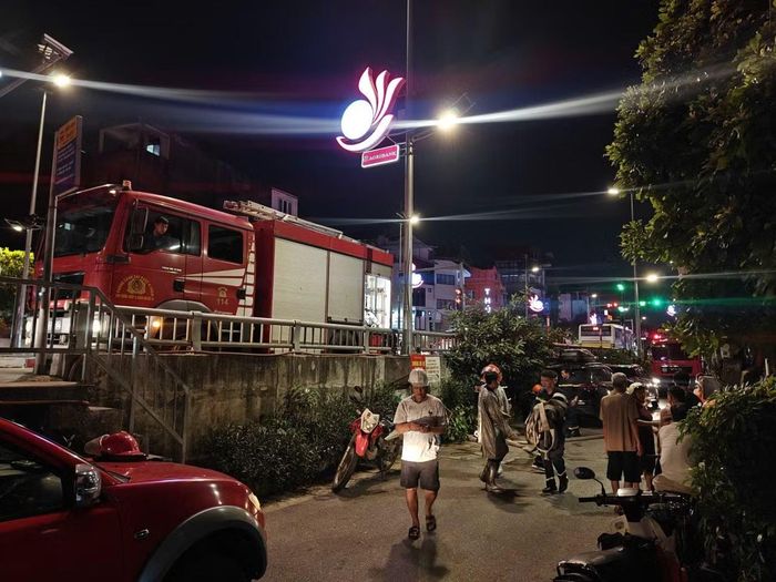 Cảnh sát PCCC có mặt tại hiện trường.