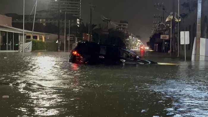 Xe ô tô bị ngập ngay từ rạn sáng ngày 24/09/2026 ở thành phố Pattaya, huyện Bang Lamung, tỉnh Chonburi. Ảnh: Theo Mgronline