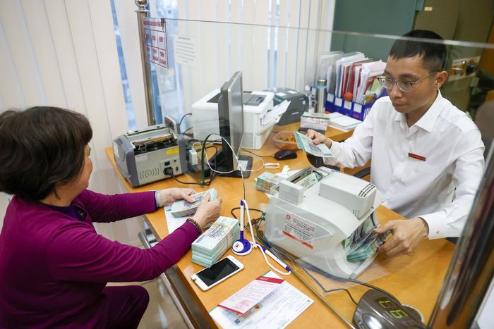 Người lao động cần đủ điều kiện về tuổi và thời gian đóng BHXH để hưởng lương hưu. Ảnh minh hoạ: Phạm Hải.