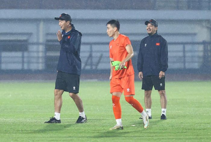 Dù vậy HLV Kim Sang Sik vẫn có nhiều quân bài trong tay.