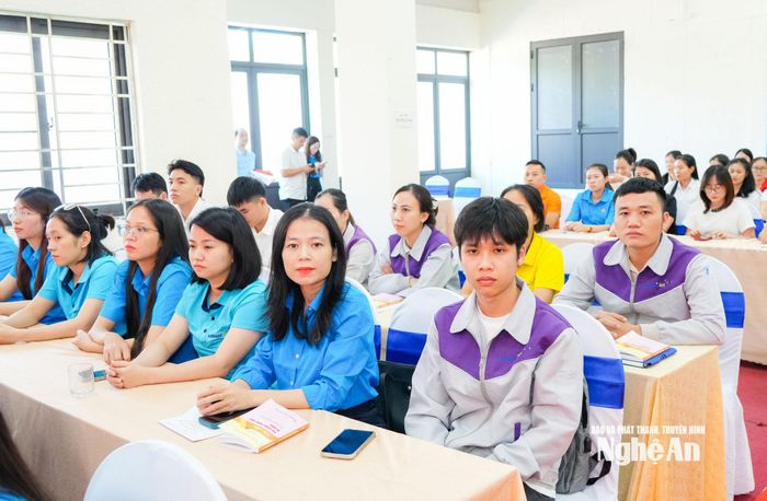 Các học viên tham gia buổi lễ. Ảnh: T.L