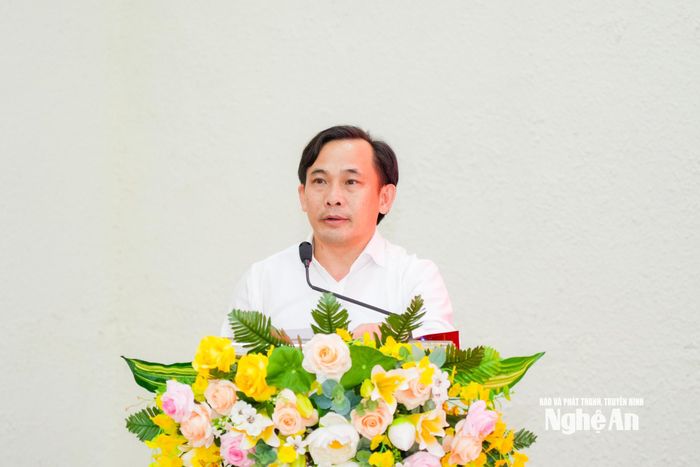 Phó Bí thư chuyên trách Đảng ủy Các cơ quan Đảng tỉnh Ngô Đình Viện phát biểu tại buổi lễ. Ảnh: T.L