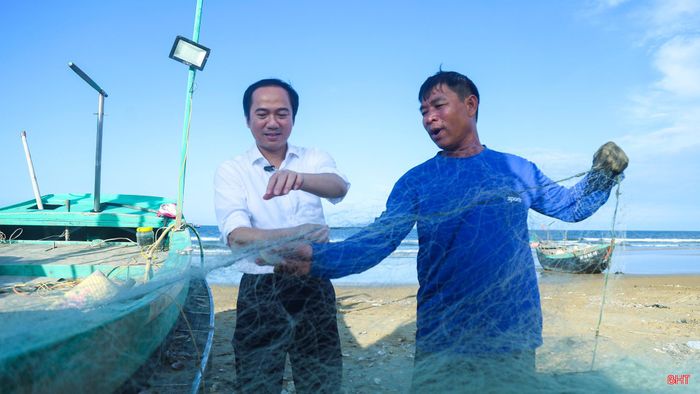 Khi trực tiếp trải qua từng phần việc cùng bà con, tôi mới cảm nhận rõ hơn những nhọc nhằn trong công việc thường ngày của họ. Những trải nghiệm ấy giúp chúng tôi hiểu hơn về cuộc sống, công việc của người dân và ghi lại câu chuyện về quê hương từ những điều chân thực nhất.