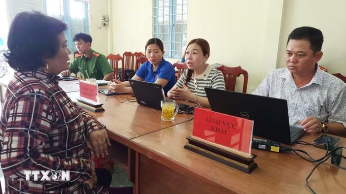 Cán bộ, công chức, viên chức tỉnh Cà Mau có trình độ chuyên môn về khoa học kỹ thuật, công nghệ cơ bản đáp ứng yêu cầu phát triển kinh tế-xã hội. (Ảnh: TTXVN phát)