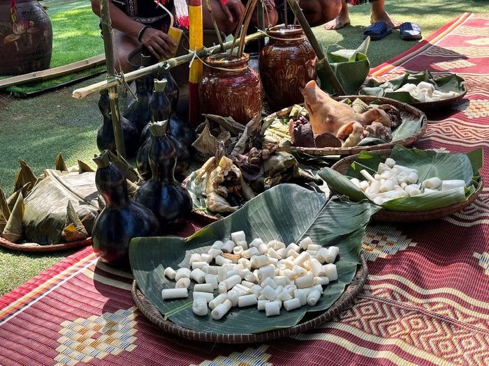 Lễ cầu an không chỉ là lời cầu mong cho một cá nhân hay một gia đình, mà là lời nguyện chung của cả cộng đồng. (Ảnh: CTV/Vietnam+)