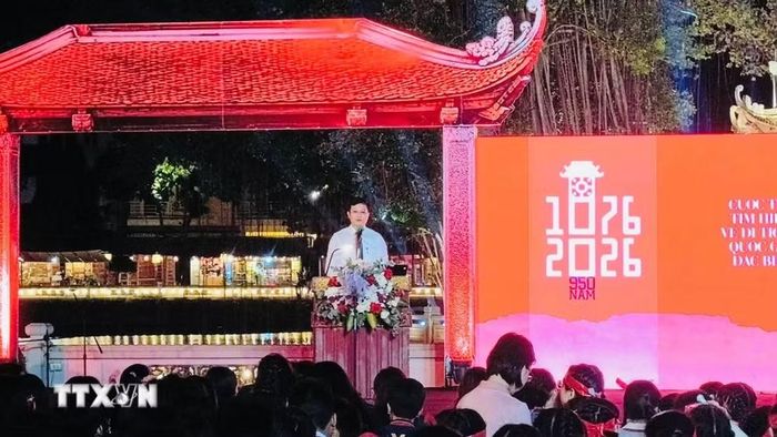 Giám đốc Sở Giáo dục và Đào tạo Hà Nội Nguyễn Văn Hiền phát biểu tại khai mạc cuộc thi “Tìm hiểu về Di tích quốc gia đặc biệt Văn Miếu-Quốc Tử Giám”. (Ảnh: Tuyết Mai/TTXVN)