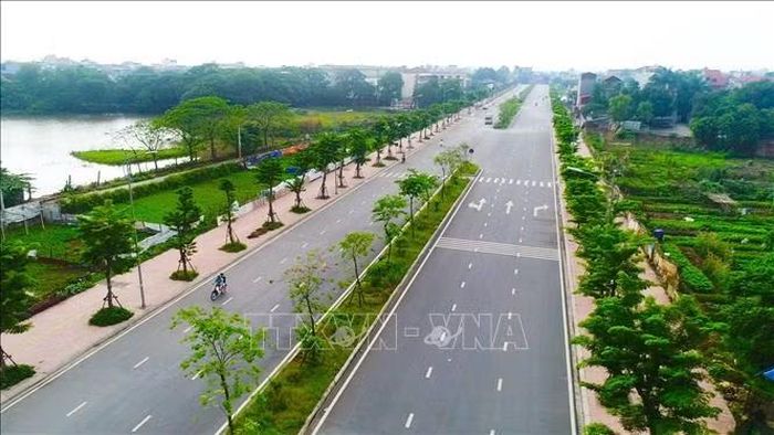 Hạ tầng giao thông nông thôn Hà Nội được đầu tư đồng bộ. Ảnh: TTXVN