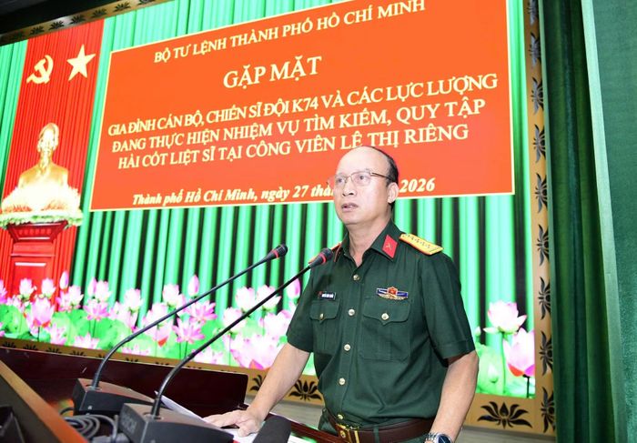Đại tá Nguyễn Đình Chuẩn, Phó Chính ủy Bộ Tư lệnh TP Hồ Chí Minh phát biểu.