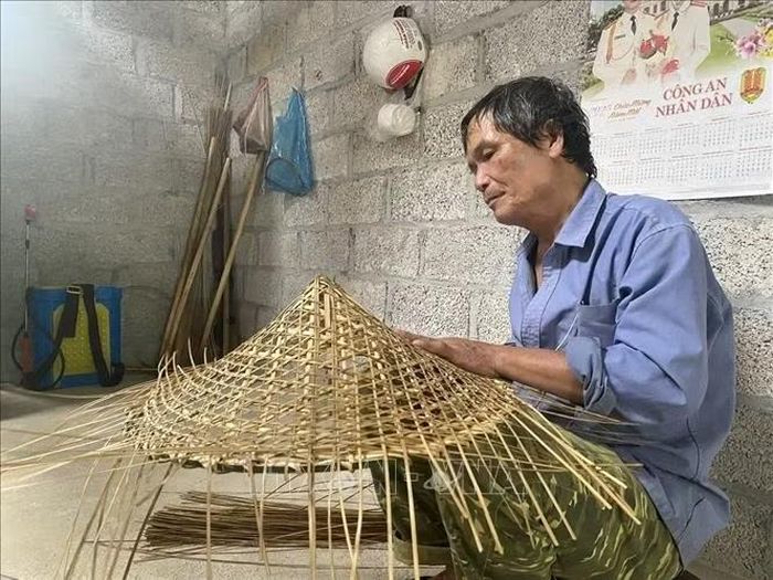 Nhờ sự hướng dẫn của Ban quản lý Công viên địa chất, nhiều nông dân Cao Bằng đã khôi phục nghề truyền thống phục vụ du lịch, ổn định cuộc sống.
