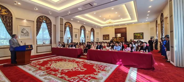 Chương trình “Chào đón tân sinh viên năm 2026" nhằm trao đổi, chia sẻ những kinh nghiệm cũng như “truyền lửa” học tập của các thế hệ sinh viên khóa trước cho các tân sinh viên mới nhập học.
