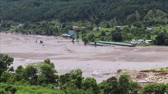 Khu vực bị tàn phá do lũ quét cuốn theo bùn đất tại huyện Rasuwa, Nepal, ngày 26/8/2026. Ảnh: ANI/TTXVN phát