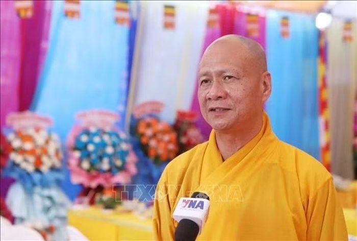 Thượng tọa Thích Minh Quang, Trưởng Ban Điều phối và hợp tác Giáo hội Phật giáo Việt Nam tại Lào nhiệm kỳ 2026 - 2031, chia sẻ về định hướng hoạt động của Ban Điều phối và hợp tác Giáo hội Phật giáo Việt Nam tại Lào thời gian tới. Ảnh: Xuân Tú/PV TTXVN tại Lào