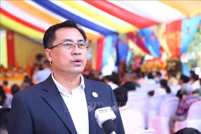 Ông Bounthavi Phonthasin, Quyền Vụ trưởng Vụ Tôn giáo thuộc Trung ương Mặt trận Lào xây dựng đất nước, trả lời phỏng vấn. Ảnh: Xuân Tú/PV TTXVN tại Lào