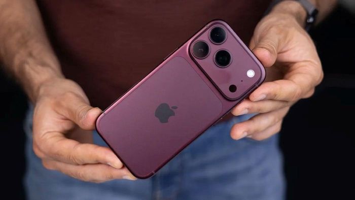 Apple đang chuẩn bị bản cập nhật để xử lý một lỗi được ghi nhận trên iPhone 18 Pro Max. (Ảnh: PhoneArena)