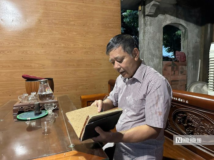 Giữa những trang thư úa màu, cuốn nhật ký cũ và ba tờ giấy báo tử, ông vẫn bền bỉ đi tìm dấu tích những người thân đã nằm lại sau chiến tranh.