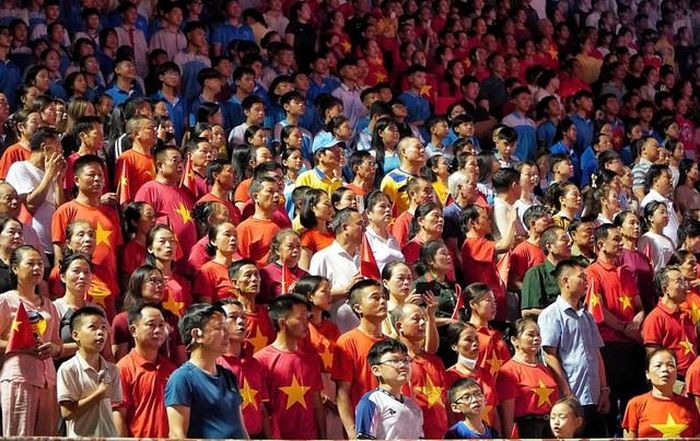 Đông đảo người dân dự lễ khai mạc Đại hội Thể dục thể thao tỉnh Nghệ An lần thứ X năm 202
