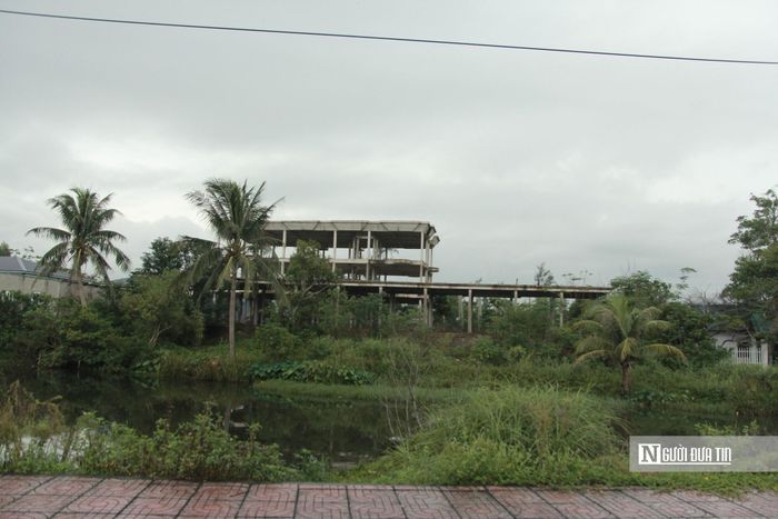 Mới đây, ngày 23/9, UBND tỉnh Hà Tĩnh vừa có văn bản tổ chức cuộc họp do Phó Chủ tịch tỉnh Hồ Huy Thành chủ trì với các sở, ngành và xã Tiên Điền về phương án xử lý các khó khăn, vướng mắc các dự án nhà nghỉ, khách sạn tại Khu du lịch Xuân Thành.