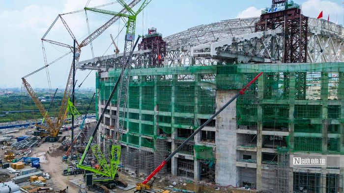 Sân vận động PVF gồm 4 khán đài chính A, B, C, D. Công trình còn có các khu chức năng phục vụ kỹ thuật, an ninh, điều hành và phát sóng, báo chí, cầu thủ, khu VIP, dịch vụ và ẩm thực. Toàn bộ dự án nằm trong tổ hợp thể thao - dịch vụ khoảng 92ha.