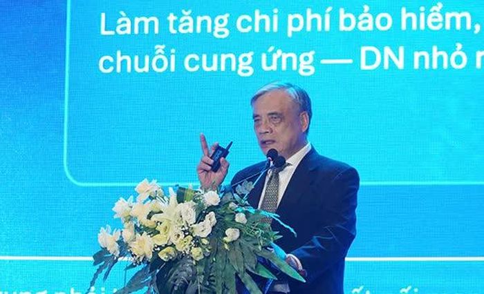 PGS.TS Trần Đình Thiên phát biểu tại phiên bàn tròn.