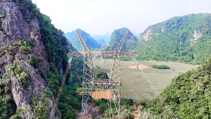 TTĐ Đông Bắc 1, thi công tại vị trí 14 trên đỉnh núi