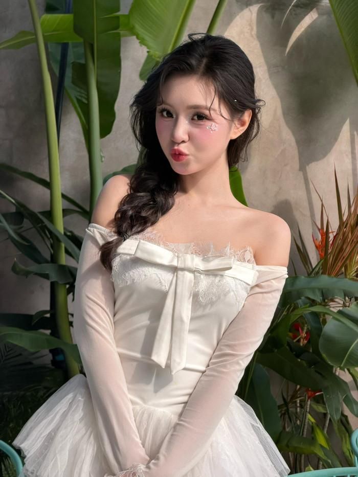Khánh Như gây ấn tượng với nhan sắc ngọt ngào, trong trẻo.