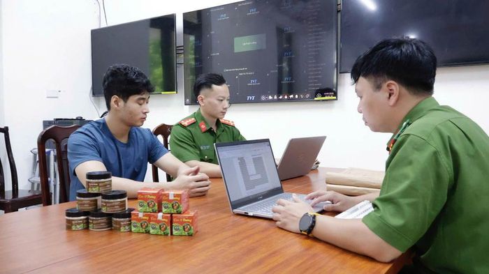 Đối tượng Nguyễn Văn Tú tại cơ quan điều tra. Ảnh Công an TP Hà Nội