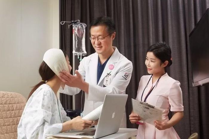Thay vì chỉ bán từng dịch vụ riêng lẻ, các doanh nghiệp du lịch y tế hiện đại tập trung thiết kế trọn vẹn hành trình trải nghiệm để mang lại sự an tâm tuyệt đối cho khách hàng
