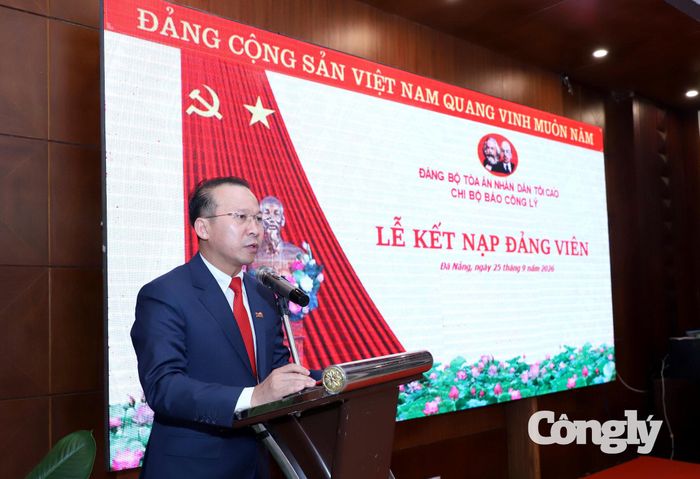 Đảng viên Nguyễn Hữu Việt đại diện phát biểu nhận nhiệm vụ