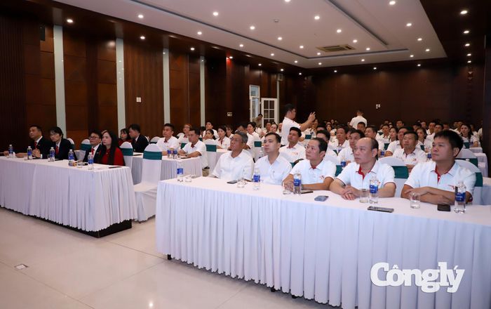 Các đại biểu dự buổi lễ