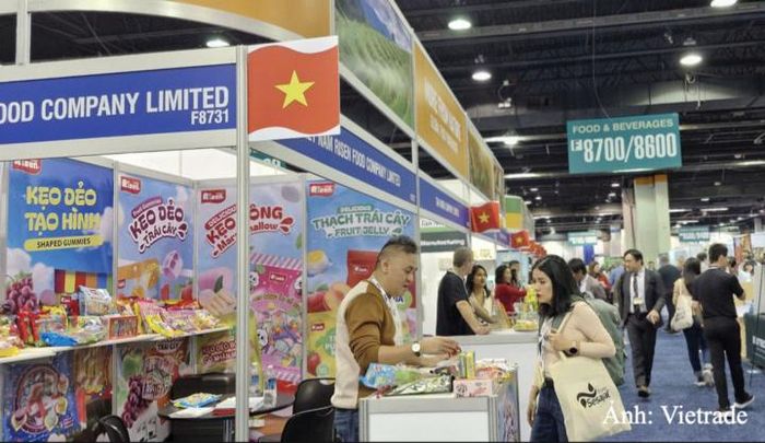 Khai thác sâu thị trường truyền thống, mở rộng thị trường mới là một ưu tiên của công tác xúc tiến thương mại, giúp hàng Việt vươn xa ra thế giới.