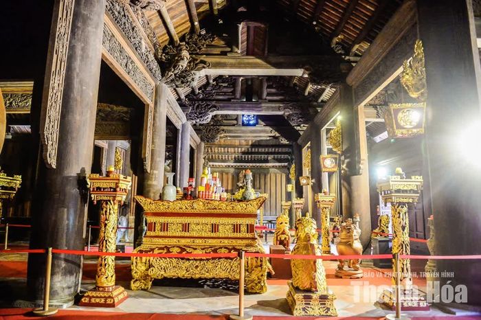 Sử sách ghi chép, Lam Kinh vốn là đất Lam Sơn, quê hương của Anh hùng dân tộc Lê Lợi. Năm 1428, Lê Lợi lên ngôi hoàng đế, lập nên vương triều hậu Lê, đóng đô ở Đông Đô, lấy niên hiệu Thuận Thiên, đặt tên nước là Đại Việt.